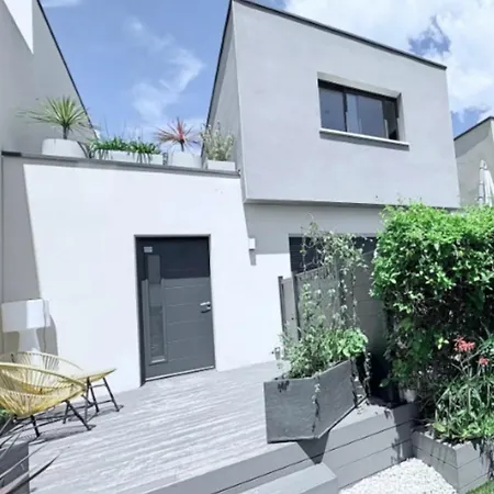 Holiday home Spacious House With Garden