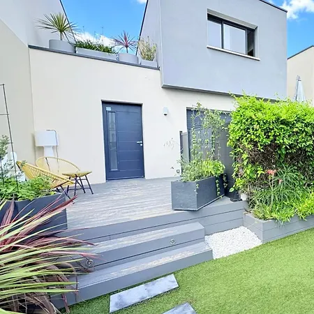 Spacious House With Garden