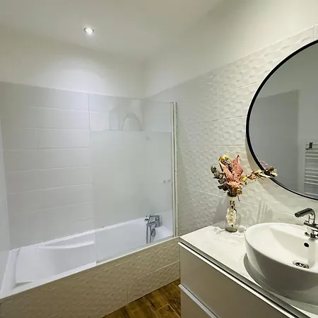 Spacious House With Garden Holiday home Lattes
