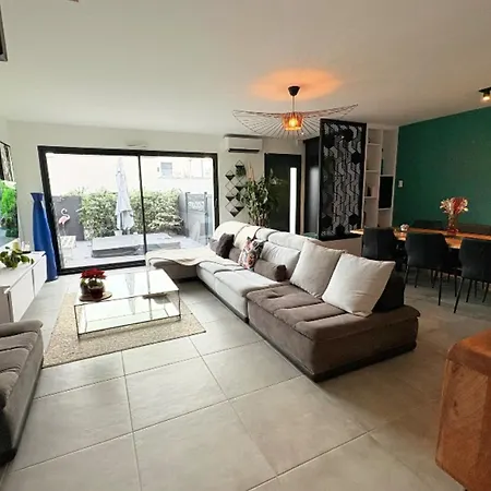 Holiday home Spacious House With Garden